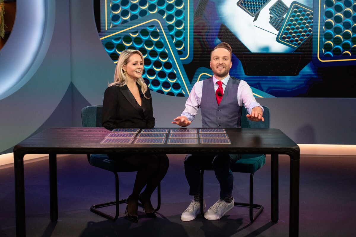 Chantal Janzen - Geheugenmemory | De Avondshow met Arjen Lubach - VPRO